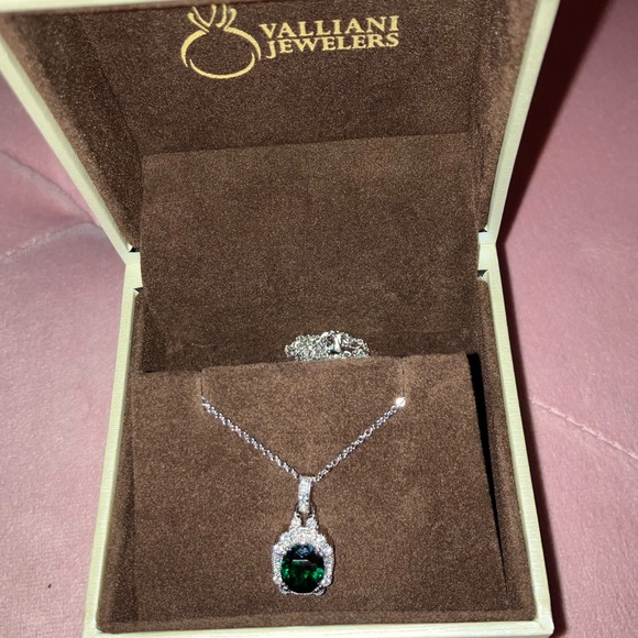 Valliani Jewelers Emerald Pendant - Picture 6 of 8